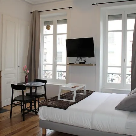 아파트 Cocon De Lyon, Charpennes, Jacuzzi Et Emplacement Ideal 빌뢰르반